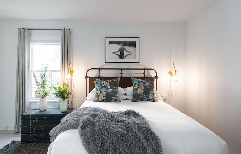 The Coonamessett Double Queen Suite