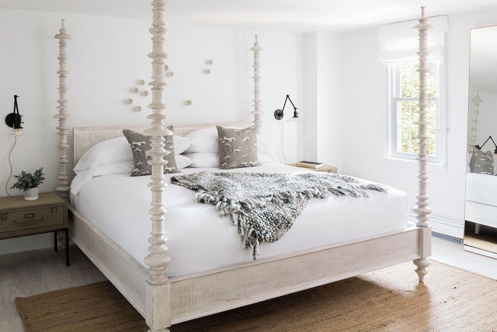 The Coonamessett King Suite