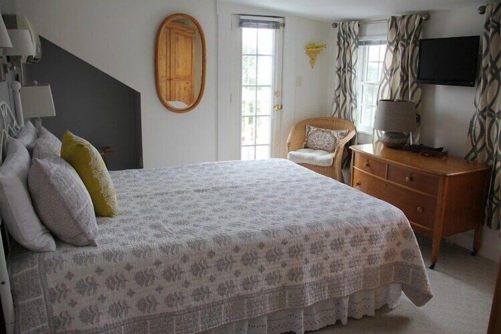 Queen Room: Balcony & Ocean View: 302