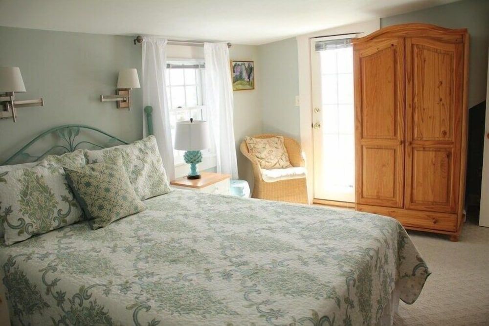 Queen Room: Balcony & Ocean View: 304
