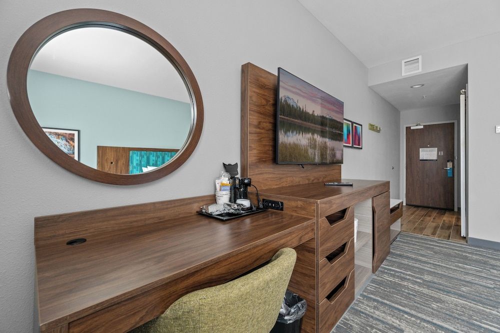 Room, 1 King Bed, Accessible, Non Smoking (Roll-In Shower, Mobility & Hearing)