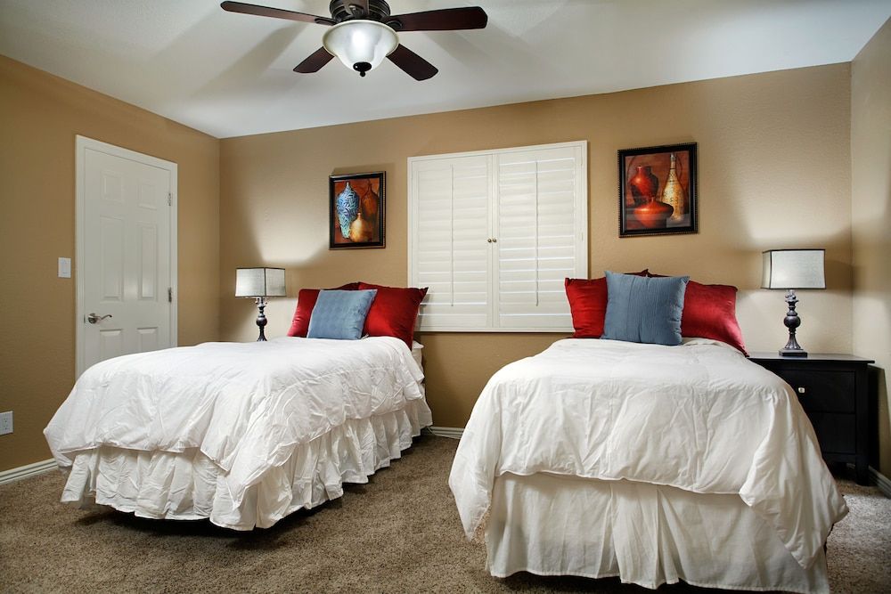 House (4 Bedrooms)
