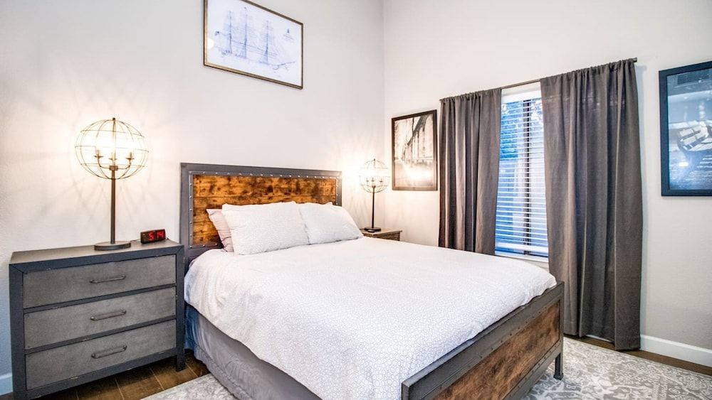 Studio (4 Bedrooms)