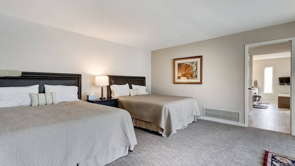 Studio (4 Bedrooms)