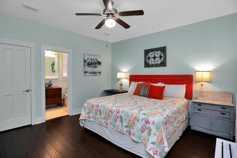 House, Multiple Beds (Barefoot Cottage D133  Beachy Keen)
