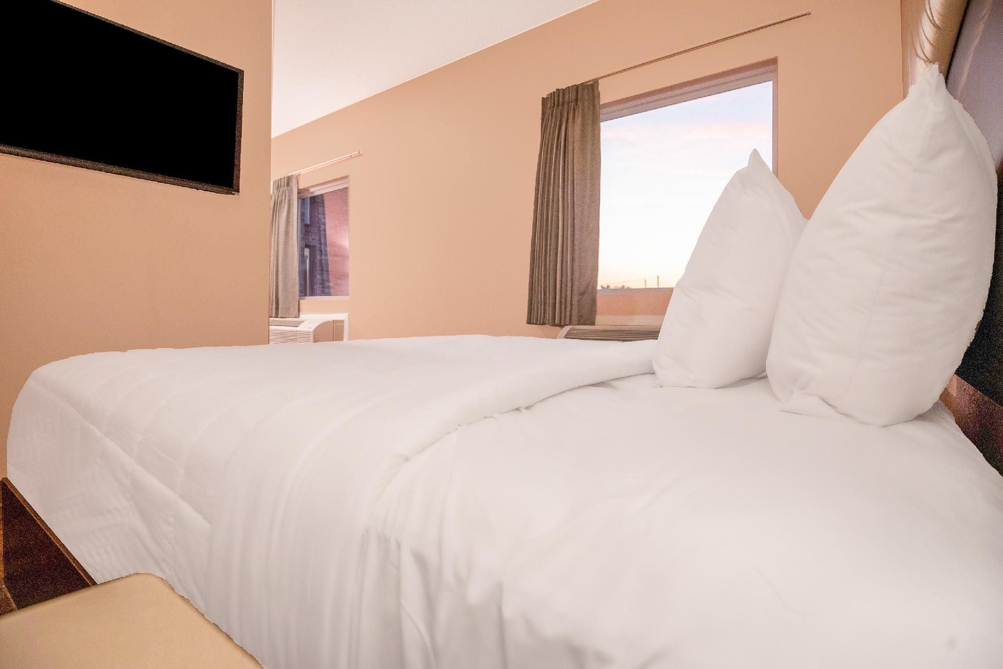 OYO Hotel Adairsville Calhoun South I-75 King Bed Non-Smoking