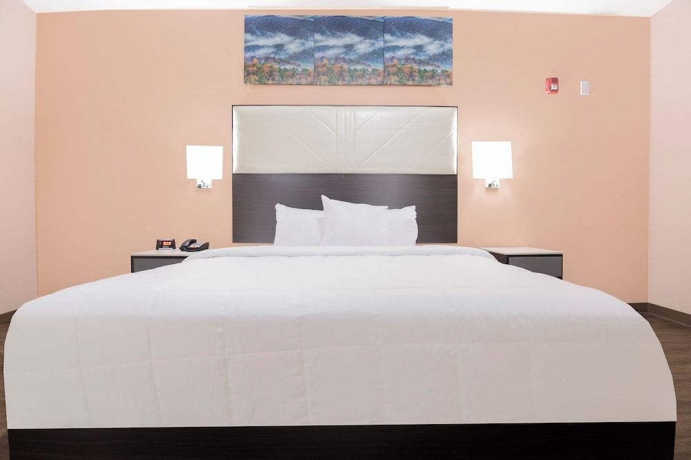 OYO Hotel Adairsville Calhoun South I-75 Room, 1 King Bed, Accessible, Non Smoking 6