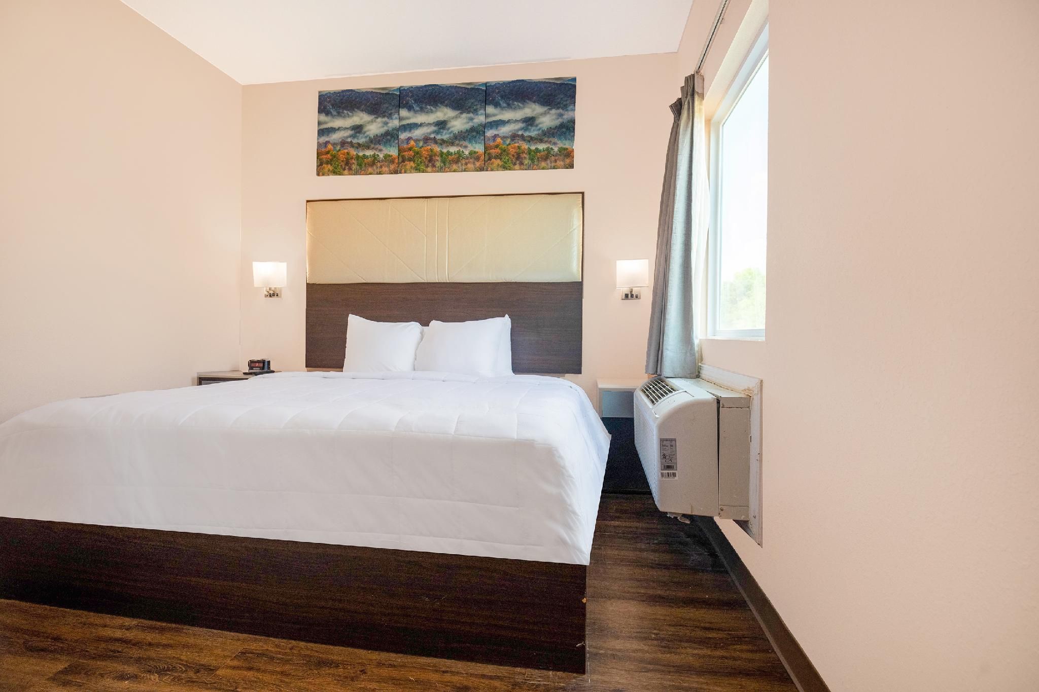 OYO Hotel Adairsville Calhoun South I-75 Suite - King Bed Non - Smoking 2