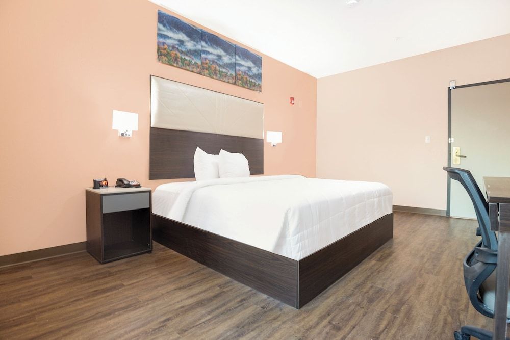 OYO Hotel Adairsville Calhoun South I-75 Room, 1 King Bed, Accessible, Non Smoking 7