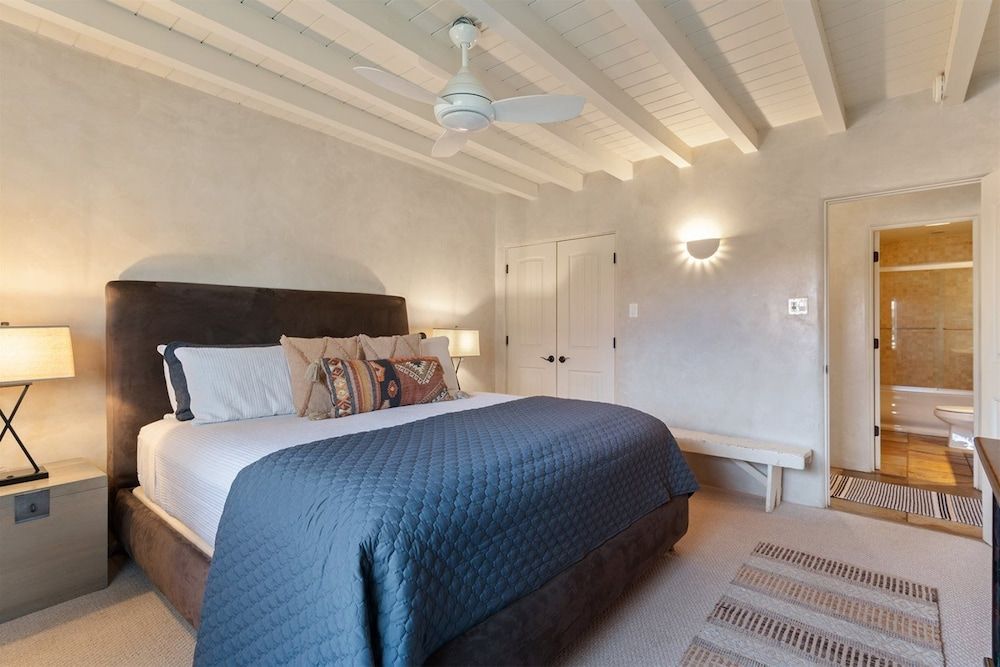 House (Reposado - Kiva Fireplace, Walk Every)