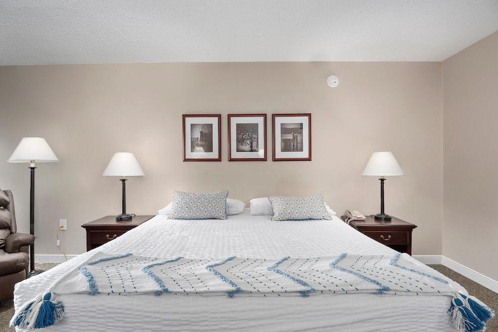 Room, 1 King Bed (CP)