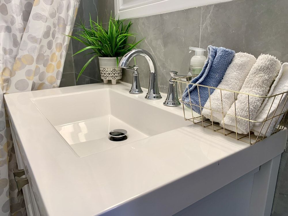 The Horseshoe Falls Villa- 6BR Free Parking, Minutes From Falls & Casino Classic House 11