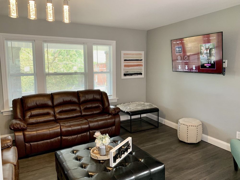 The Horseshoe Falls Villa- 6BR Free Parking, Minutes From Falls & Casino Classic House 14