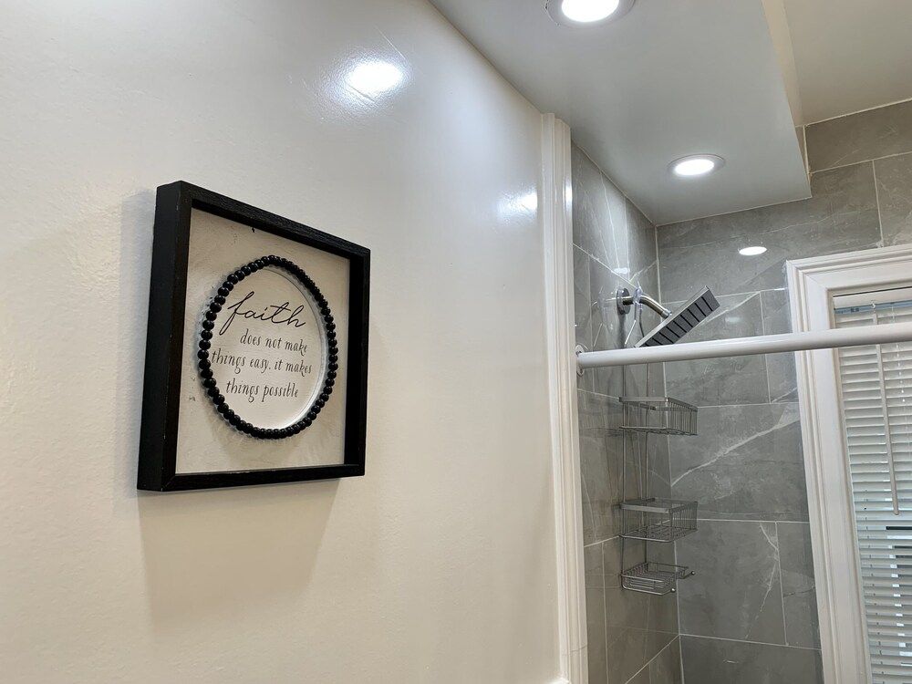 The Horseshoe Falls Villa- 6BR Free Parking, Minutes From Falls & Casino Classic House 10