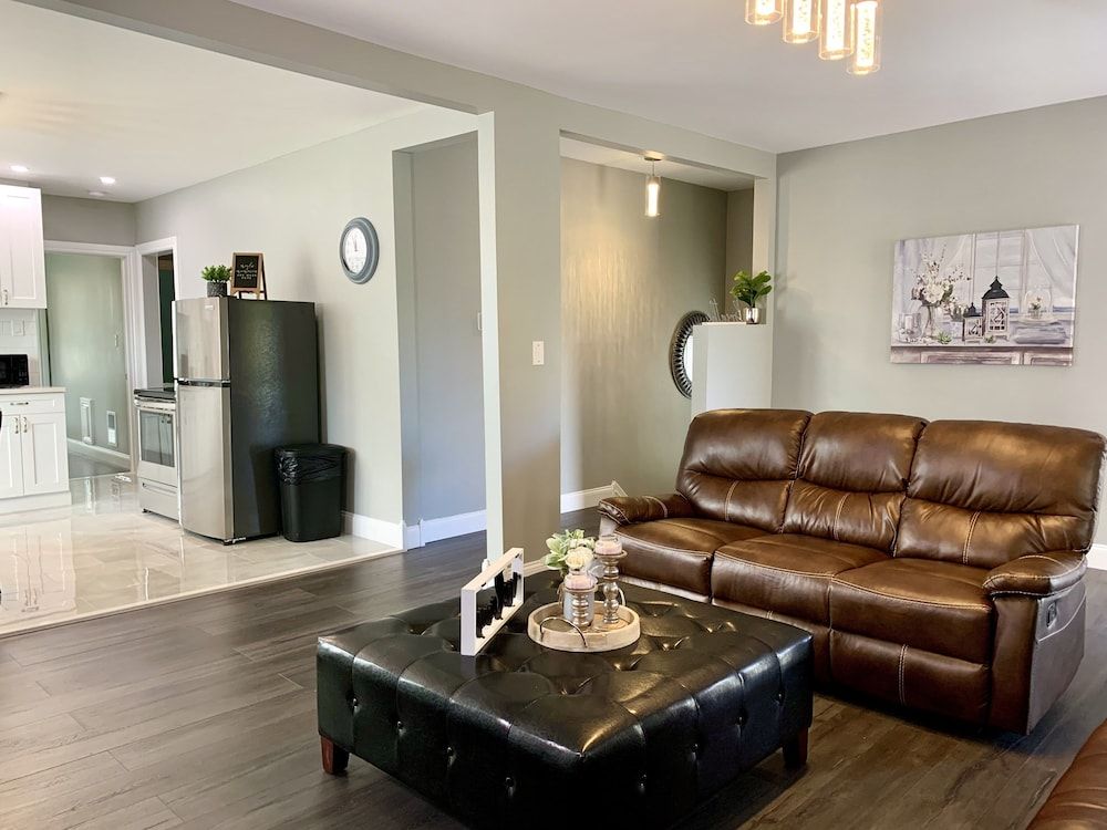 The Horseshoe Falls Villa- 6BR Free Parking, Minutes From Falls & Casino Classic House 16