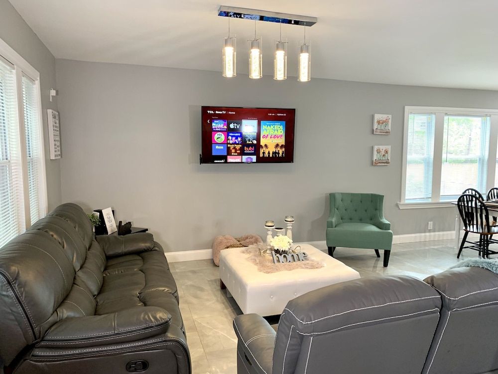 The Horseshoe Falls Villa- 6BR Free Parking, Minutes From Falls & Casino Classic House 13