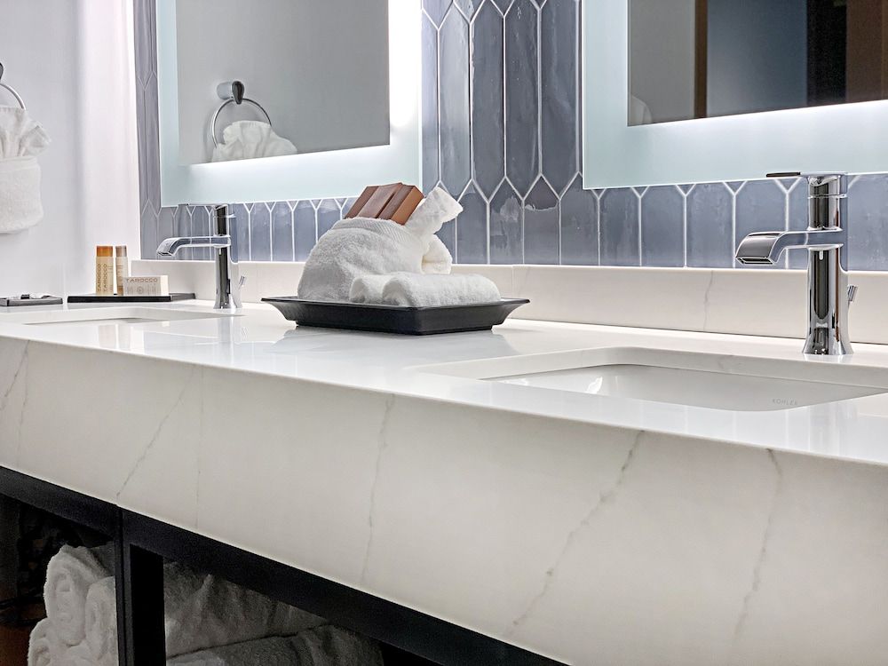 Emerald Queen Hotel and Casino - Tacoma Grand Suite 7