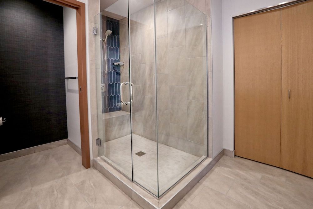 Emerald Queen Hotel and Casino - Tacoma Grand Suite 4