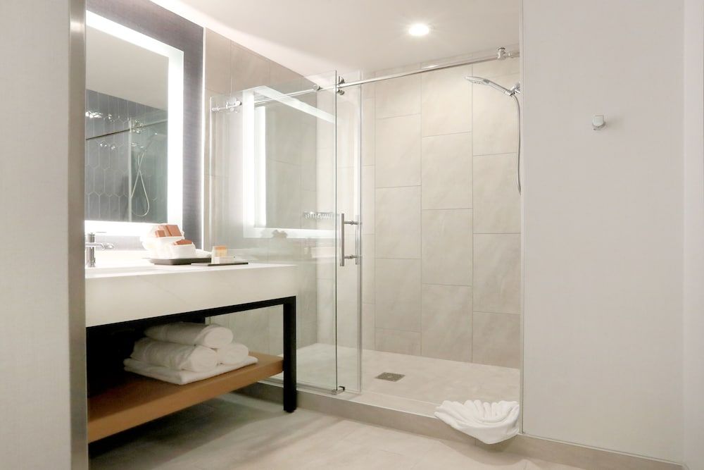 Emerald Queen Hotel and Casino - Tacoma Deluxe 2 Queen Room 5