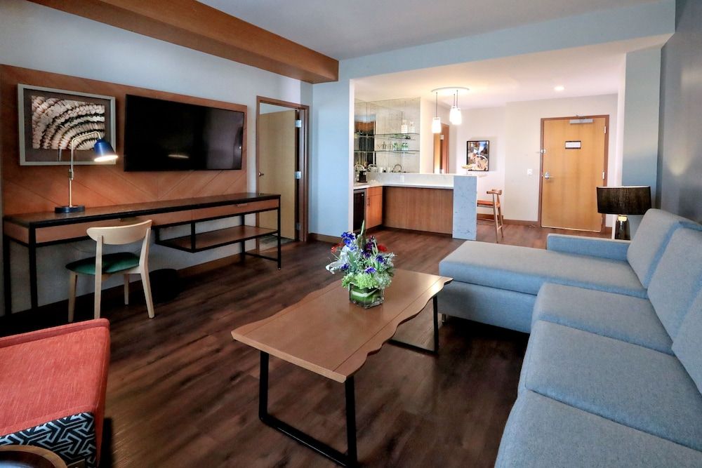 Emerald Queen Hotel and Casino - Tacoma Grand Suite 8