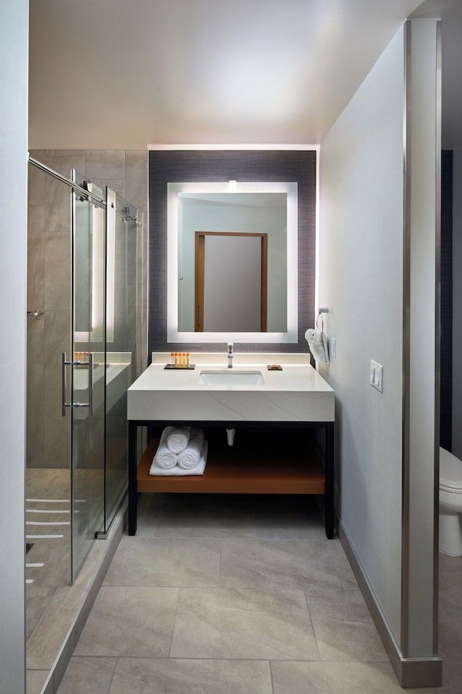 Emerald Queen Hotel and Casino - Tacoma Deluxe 2 Queen Room 7