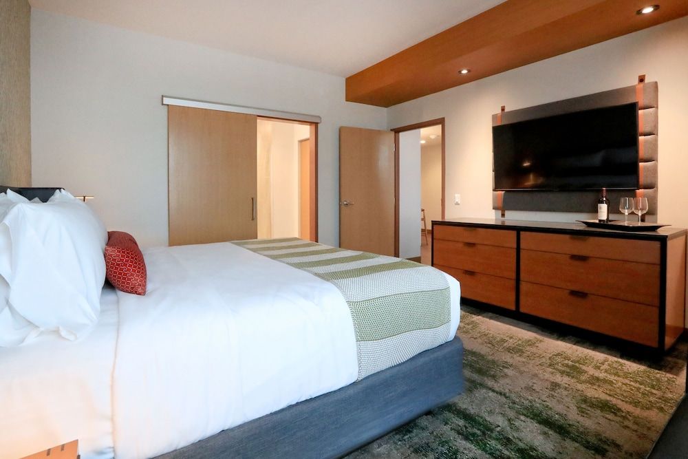 Emerald Queen Hotel and Casino - Tacoma Grand Suite 2