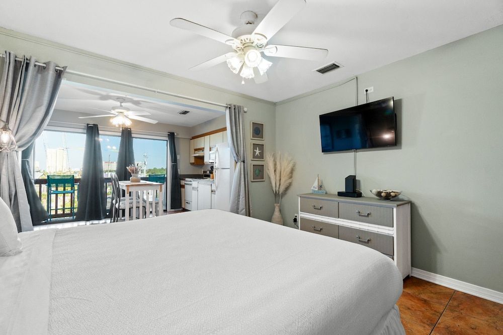 Condo, 1 Bedroom