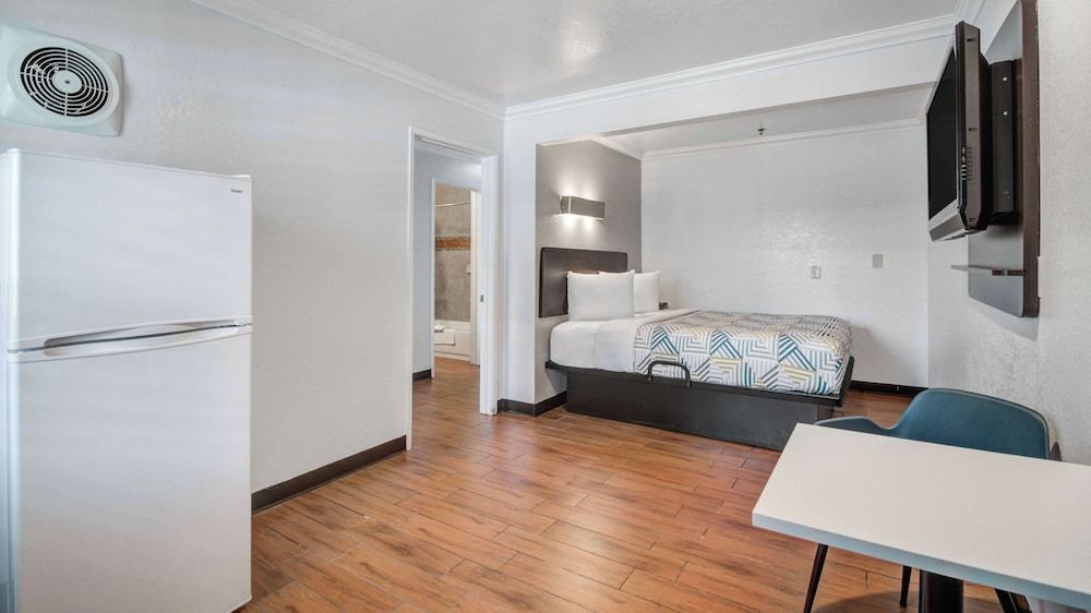 Standard Suite, 2 Queen Beds, Non Smoking, Kitchenette