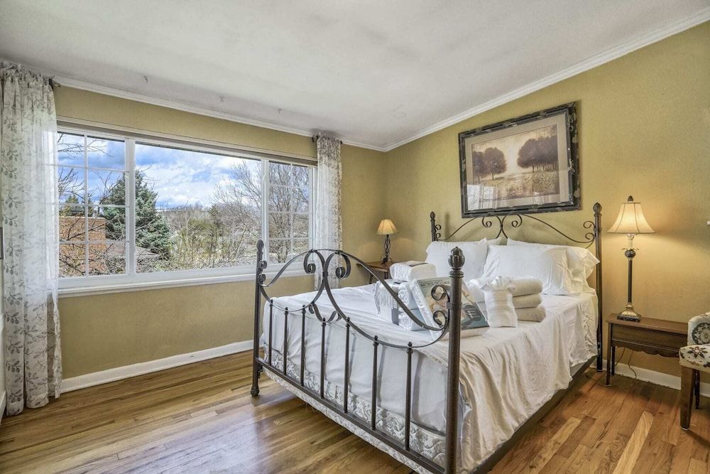 House (4 Bedrooms)
