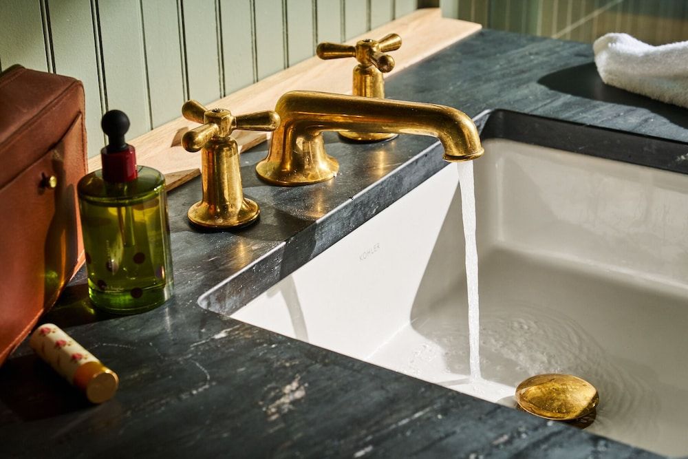 Dawn Ranch Grove Two Bedroom Cottage - 2 Queens - 1 Bath 2