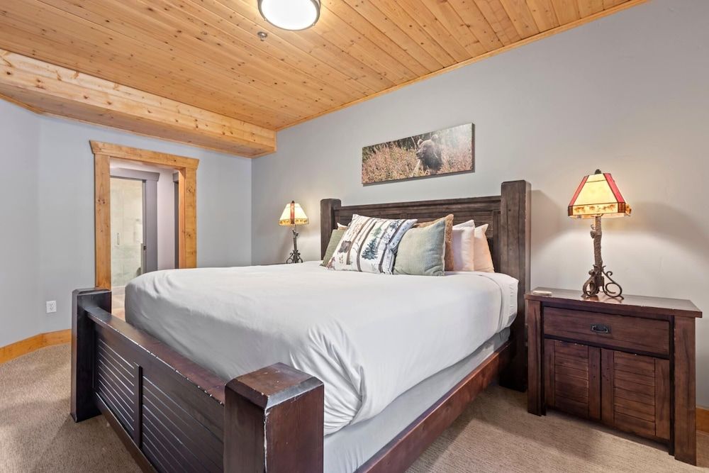 Condo (4 Bedrooms)