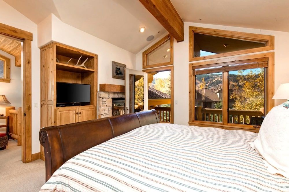Studio (3 Bedrooms)