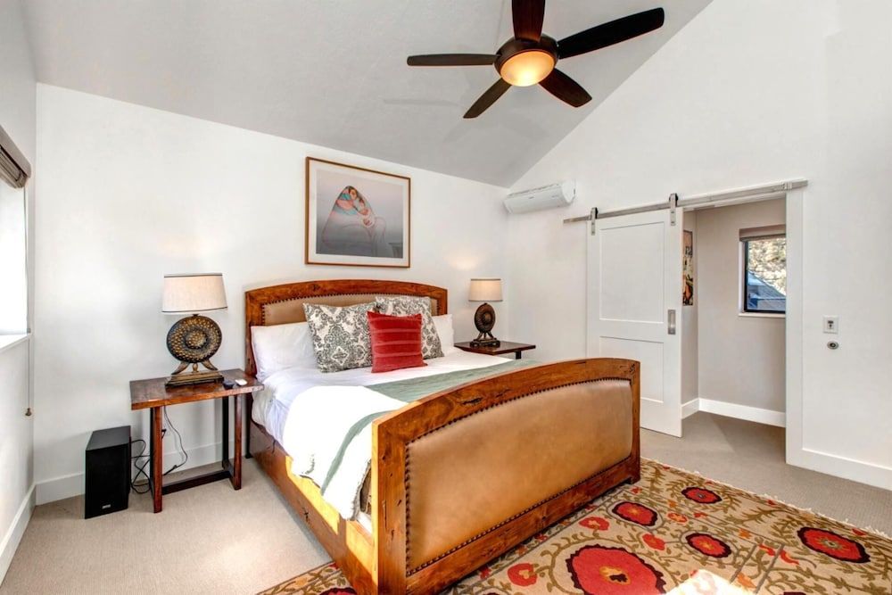 Studio (4 Bedrooms)
