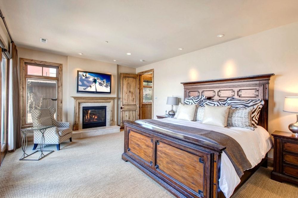 Studio (4 Bedrooms)