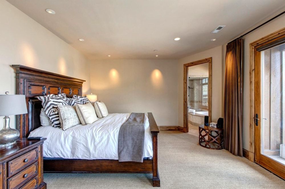 Studio (4 Bedrooms)