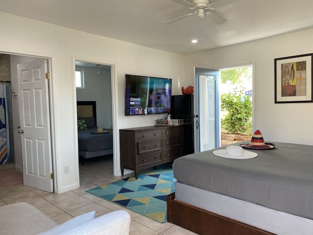 Mi Kasa Hot Springs 420, Adults only, Clothing Optional Signature Room, 2 Bedrooms, Hot Tub, Courtyard Area 12