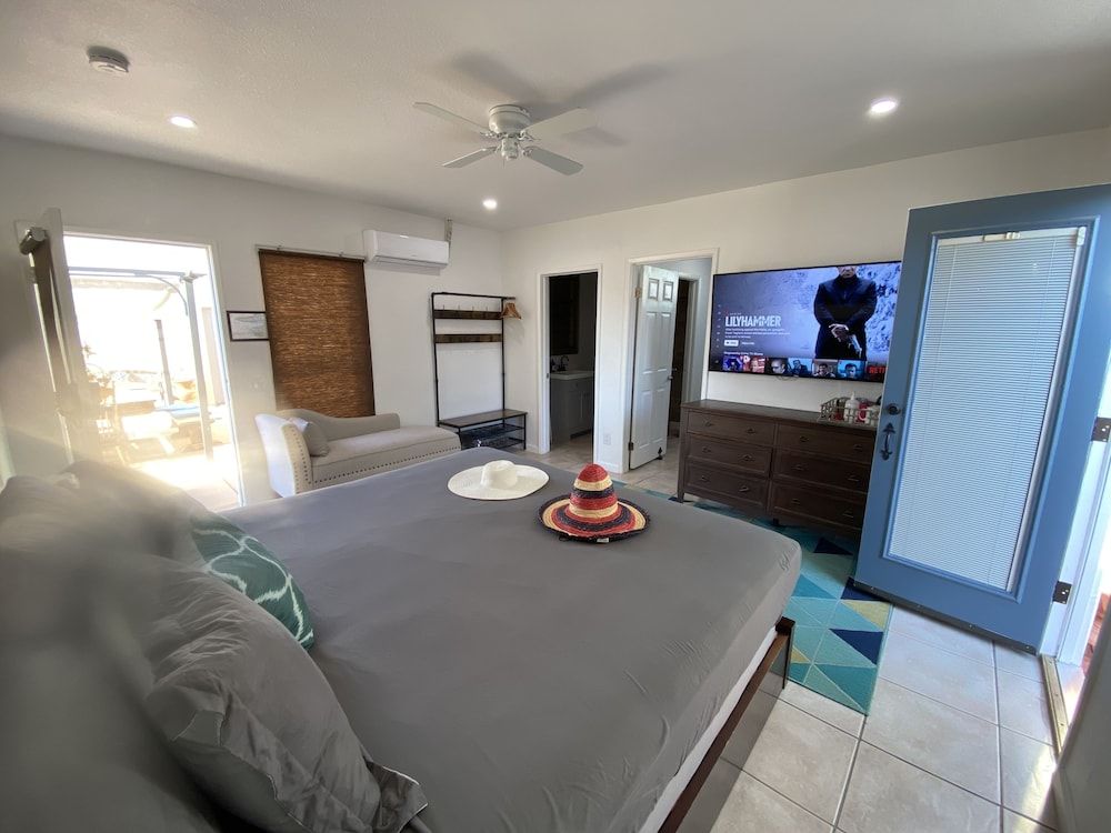 Mi Kasa Hot Springs 420, Adults only, Clothing Optional Signature Room, 2 Bedrooms, Hot Tub, Courtyard Area 6