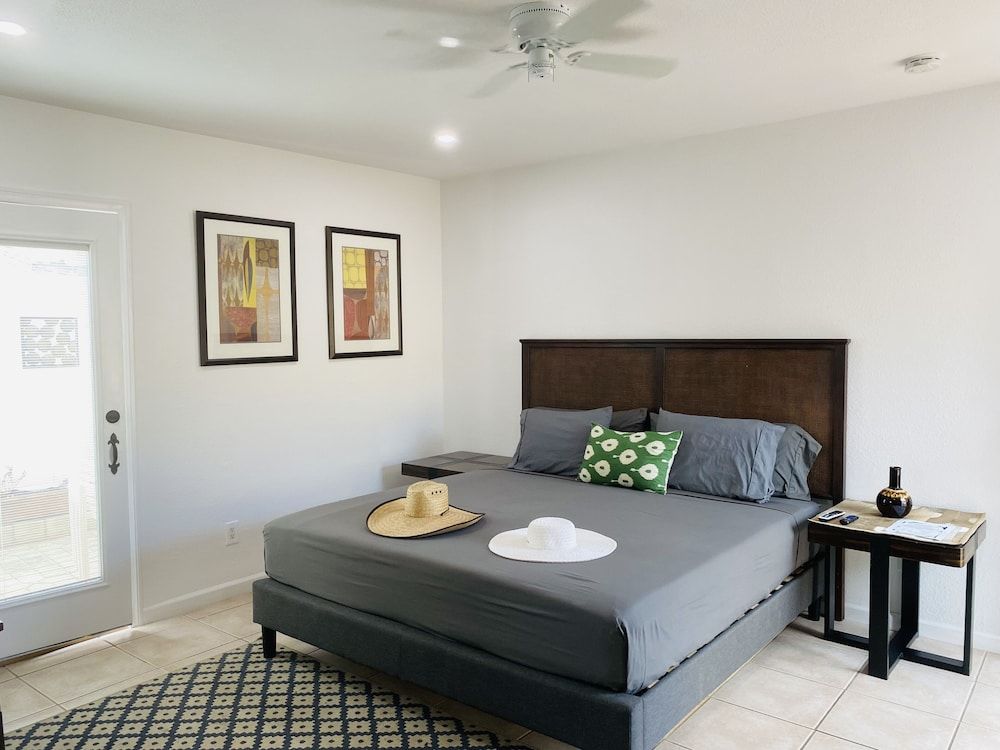 Mi Kasa Hot Springs 420, Adults only, Clothing Optional Signature Room, 2 Bedrooms, Hot Tub, Courtyard Area 3