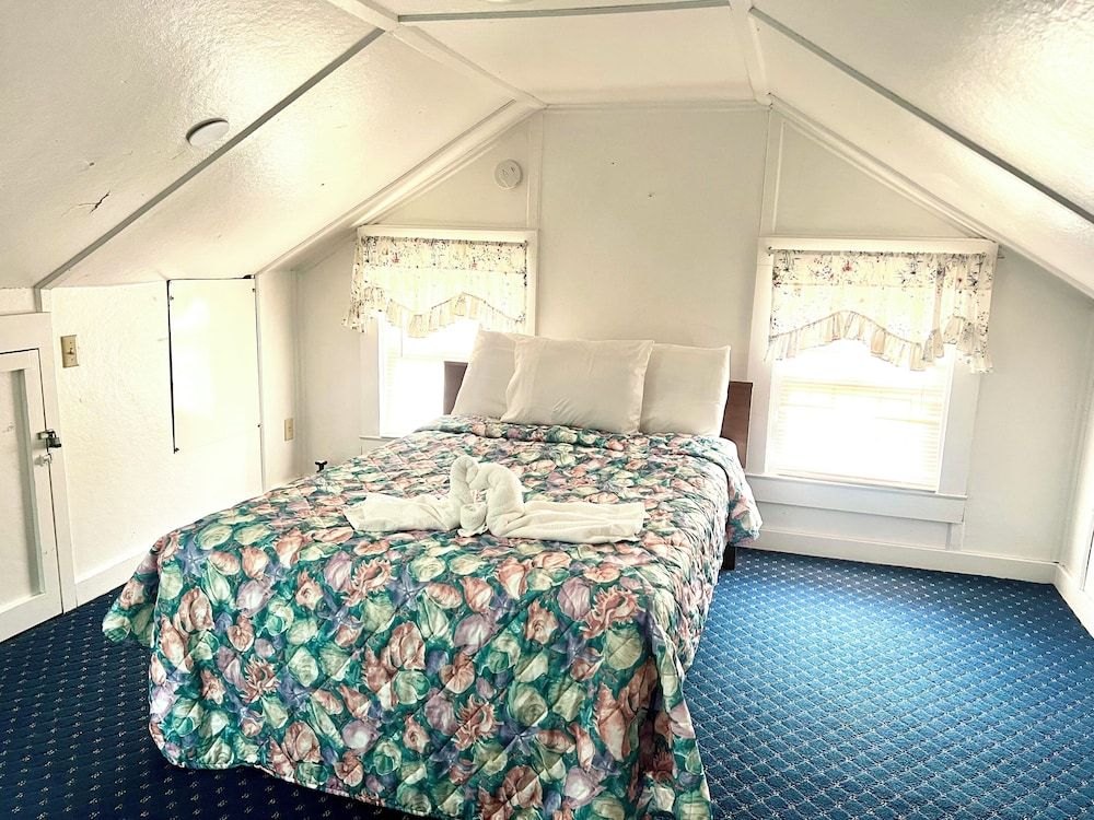Apartment, 2 Bedrooms, Poolside