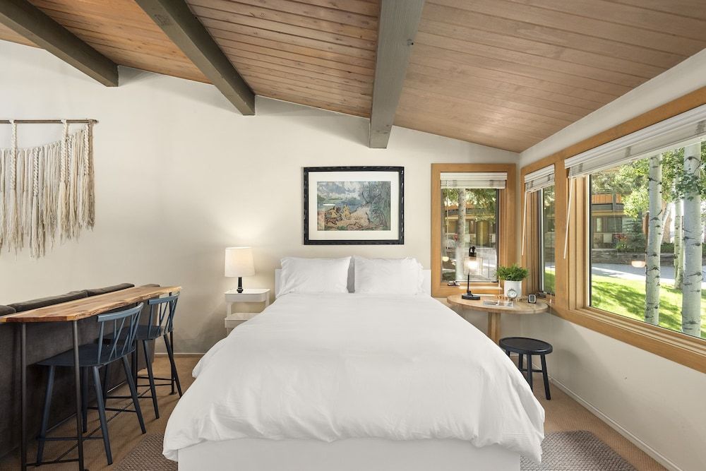 Aspenwood Studio L11