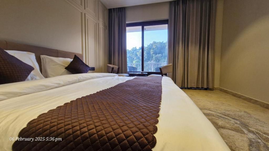 The Gooseneck Hotel and Restaurant Deluxe Room 3