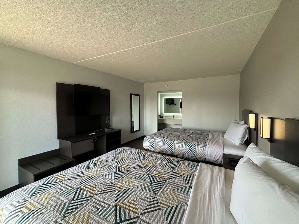 Motel 6 Richmond, KY – EKU Campus Area Standard Room, 2 Double Beds, Non Smoking 4