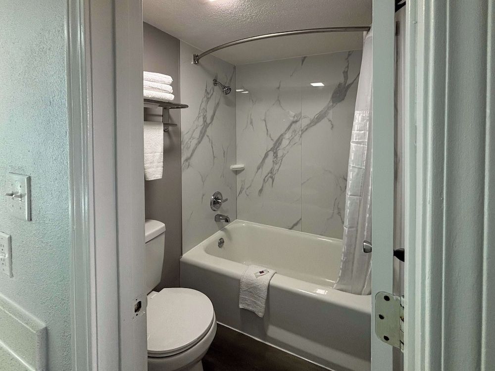 Motel 6 Richmond, KY – EKU Campus Area Standard Room, 2 Double Beds, Non Smoking 7