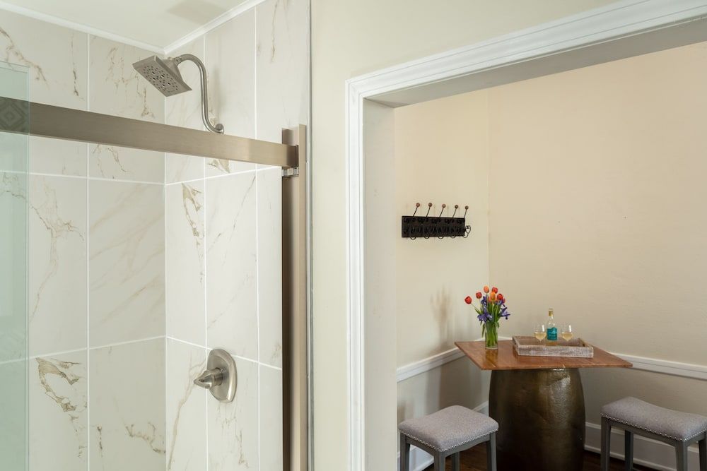 Magnolia Manor and Chapel Deluxe Room 2