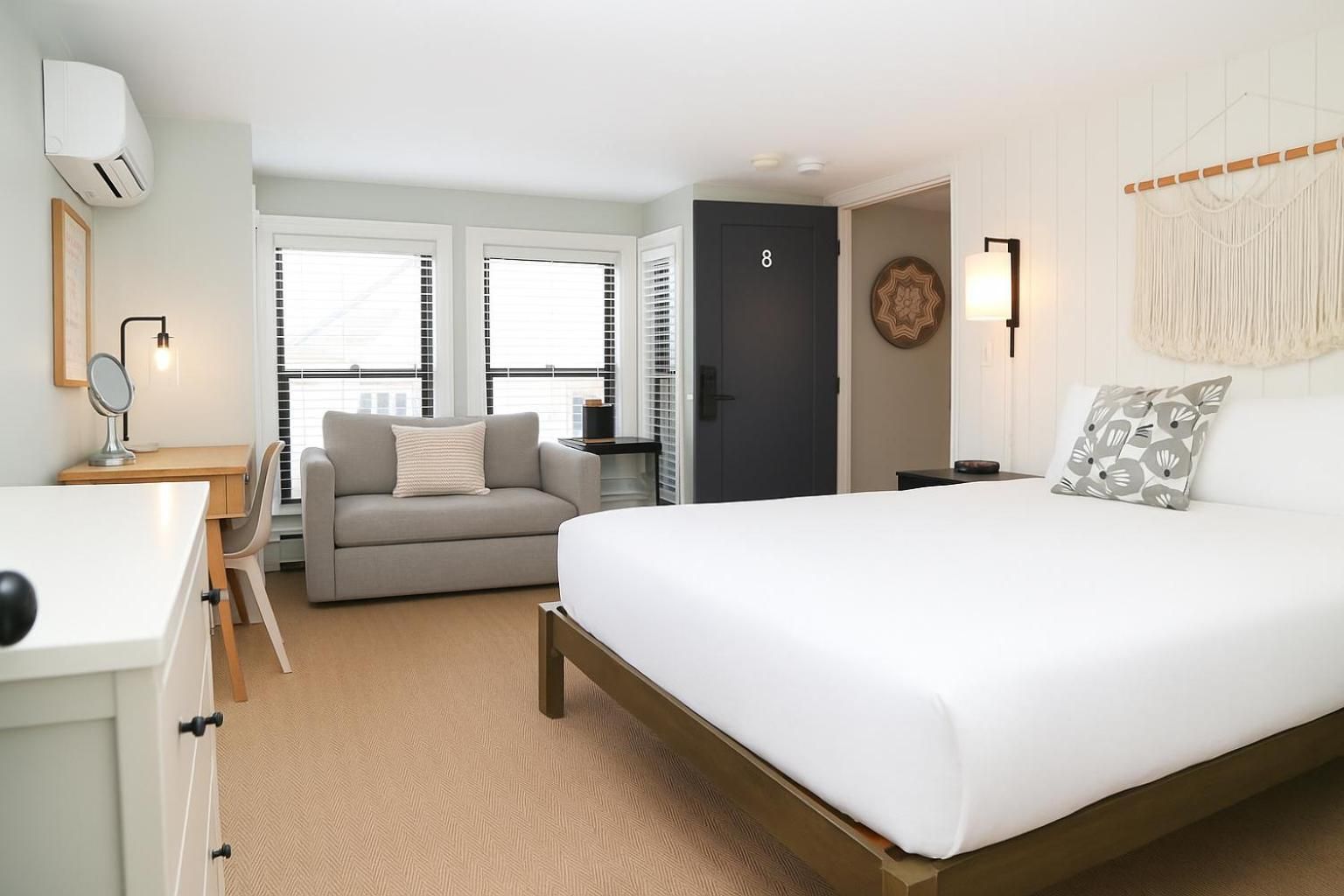Deluxe Queen Room