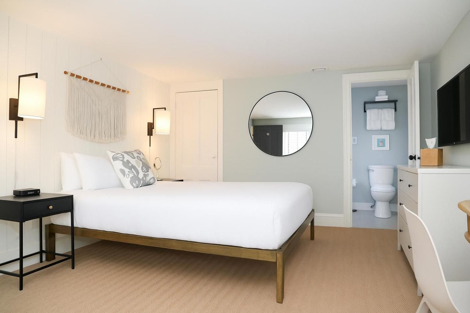 Deluxe Queen Room