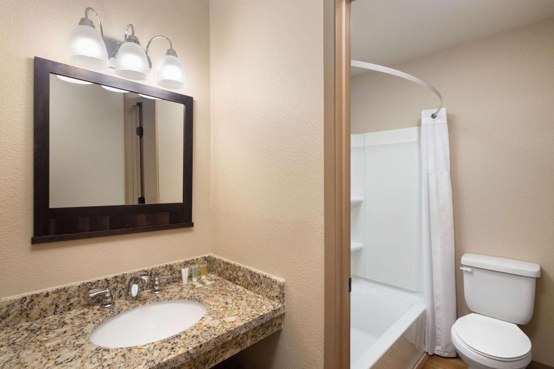 Super 8 By Wyndham Fallon 2 Queen Beds Accessible Room Non-Smoking 3