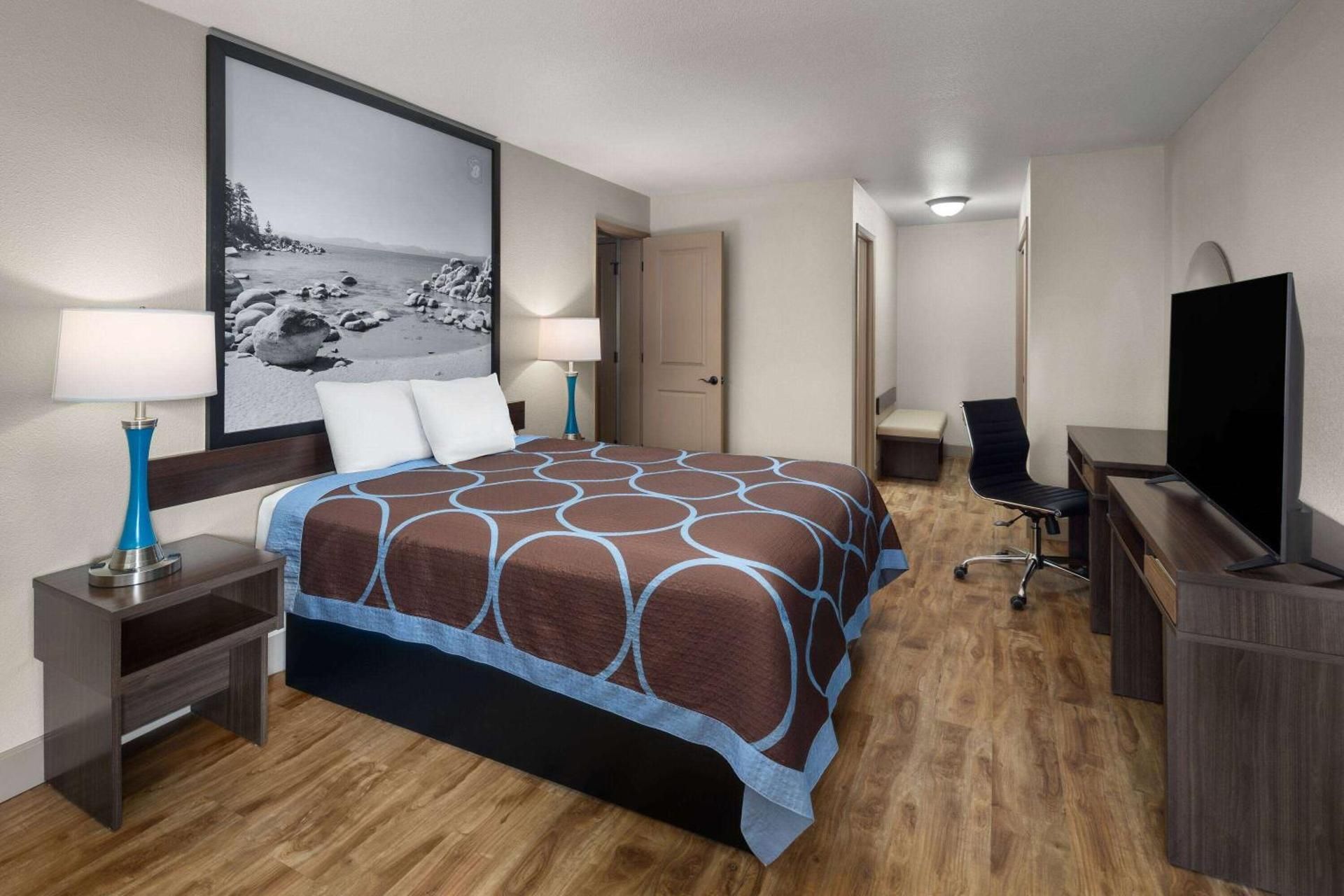 One-Bedroom Queen Suite - Non-Smoking