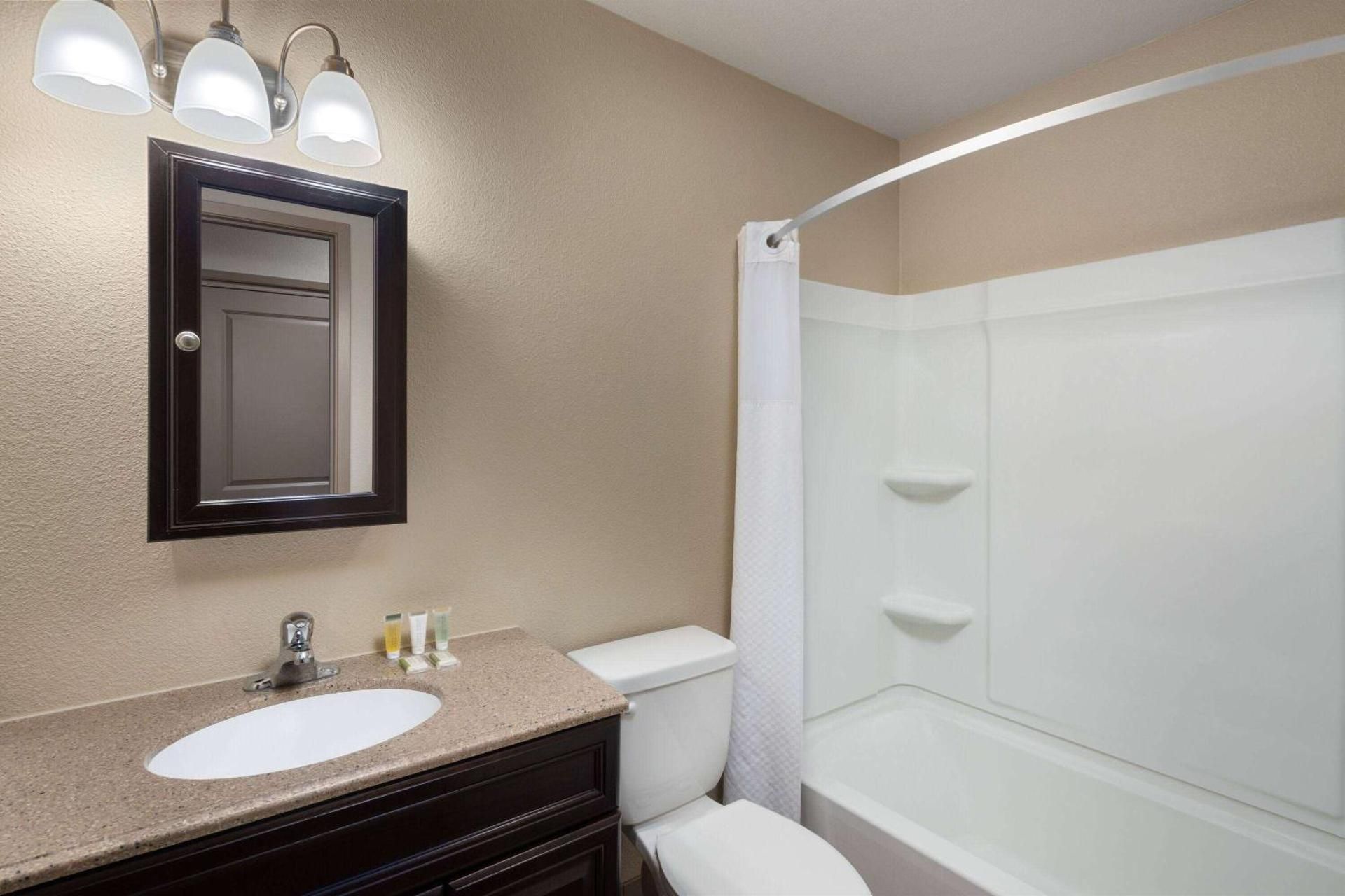 One-Bedroom Queen Suite - Non-Smoking