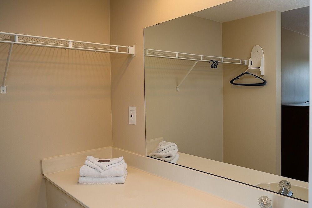 Serena Inn Standard Single Room, Non Smoking 7